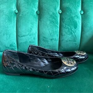 TORY BURCH quilted black flats! Size 8 1/2!